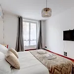 Martine Suite, Place De La Republique
