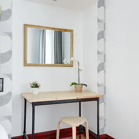 Martine Suite, Place De La Republique * Paris