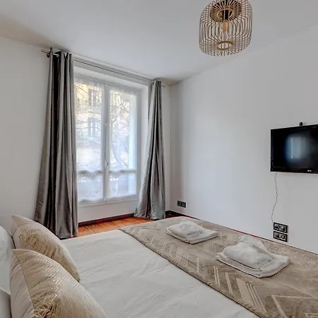 Martine Suite, Place De La Republique Apartment *