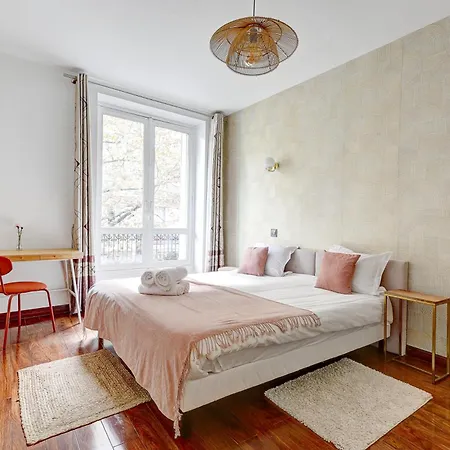 Apartment Martine Suite, Place De La Republique *