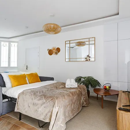 Martine Suite, Place De La Republique Apartment Paris