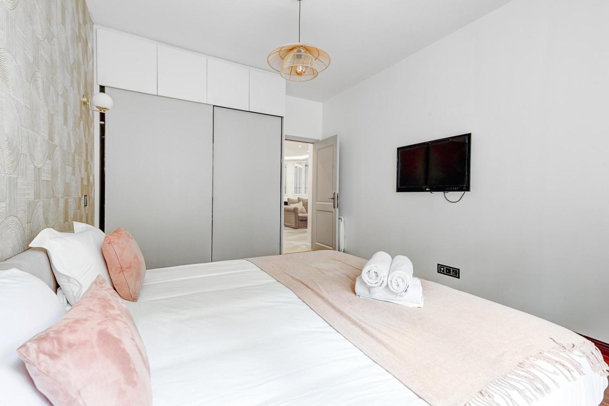 Apartment Martine Suite, Place De La Republique *