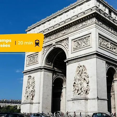 Martine Suite, Place De La République